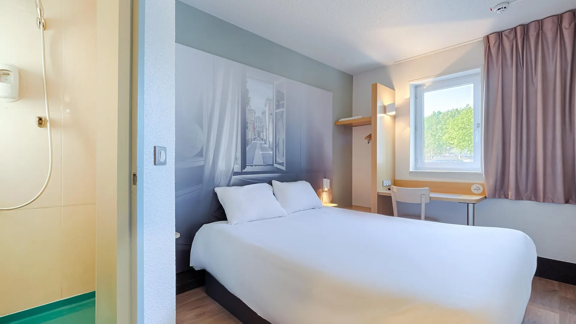 B&B Hôtel Aix-en-Provence Pont de l'Arc 2*,