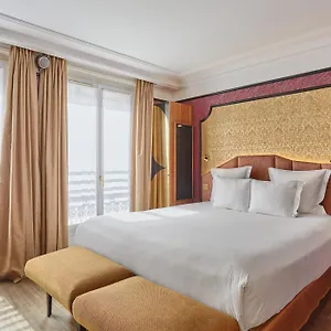 Hotel Idol ****